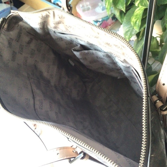 Michael Kors Mirror Logo Bag - Picture 5 of 13